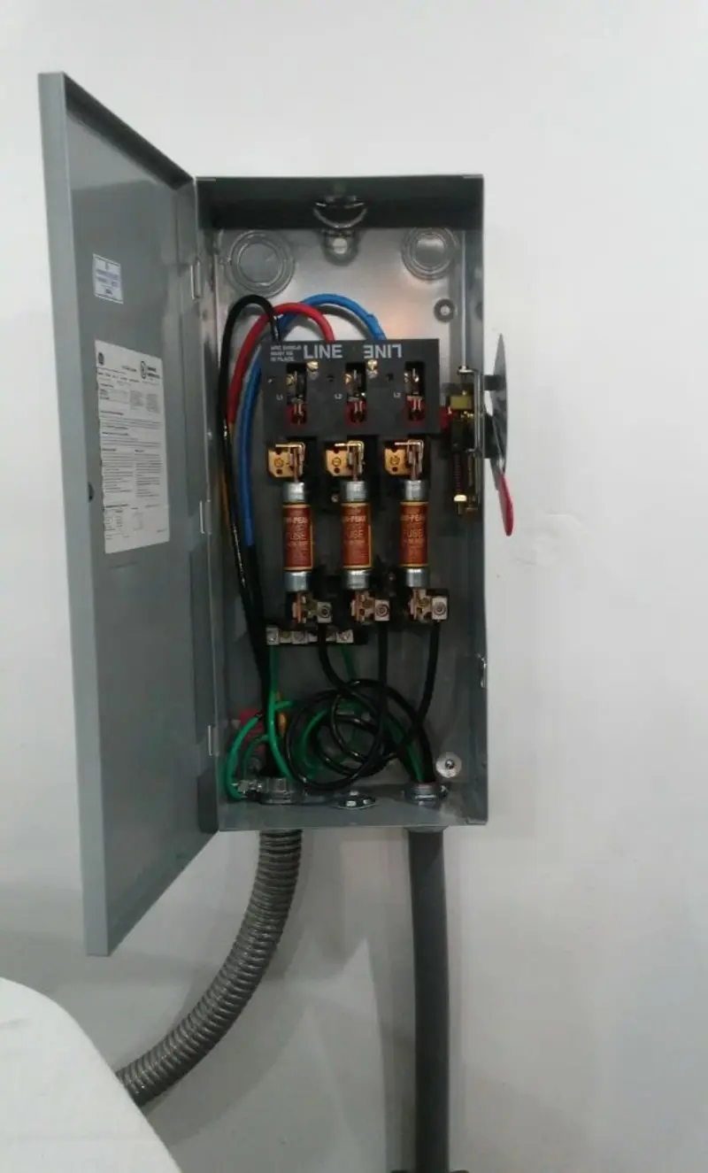 Three-phase disconnect switch installed for Smoke Detector Installation in Starke
